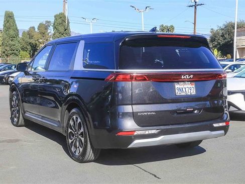 Certified 2024 Kia Carnival EX image 6