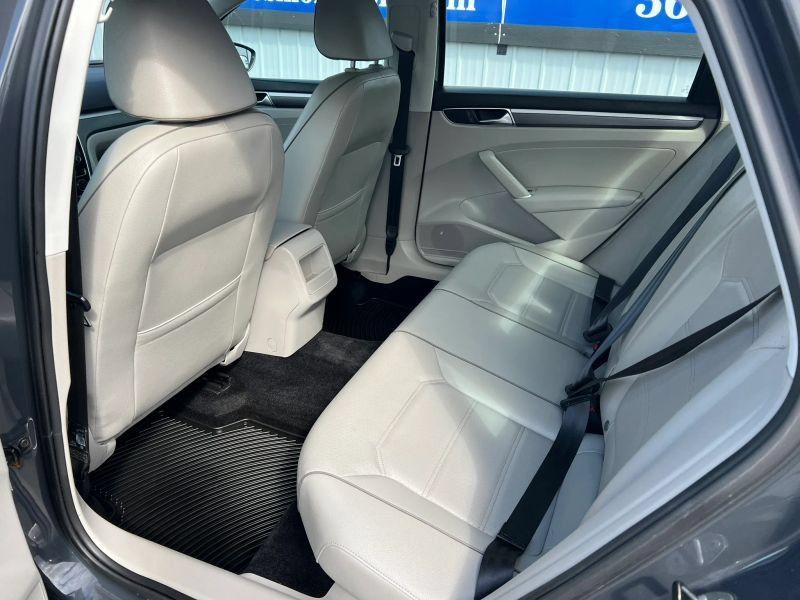 Used 2017 Volkswagen Passat 1.8T R-Line FWD image 18