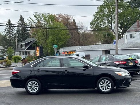 Used 2015 Toyota Camry LE FWD image 8