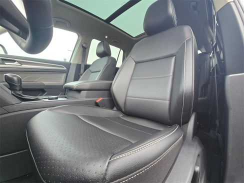 Used 2022 Volkswagen Atlas SE image 17