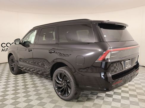 New 2026 Lincoln Navigator Reserve AWD/4WD image 24