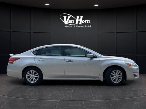 Used 2015 Nissan Altima 2.5 S w/ Sport Value Package FWD image 8