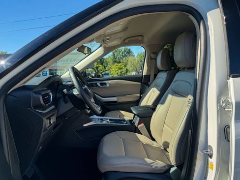 Used 2023 Ford Explorer XLT w/ Equipment Group 202A AWD/4WD image 21
