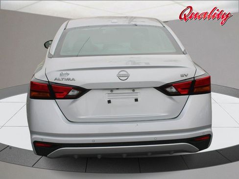 Used 2024 Nissan Altima 2.5 SV image 4