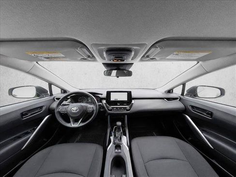 Used 2025 Toyota Corolla Cross LE FWD image 17