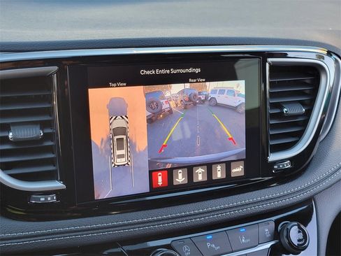 New 2026 Chrysler Pacifica Select image 9