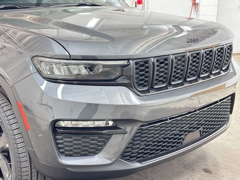 New 2025 Jeep Grand Cherokee Limited w/ Black Appearance Package image 12