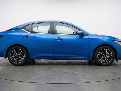 Used 2025 Nissan Sentra SV FWD image 11