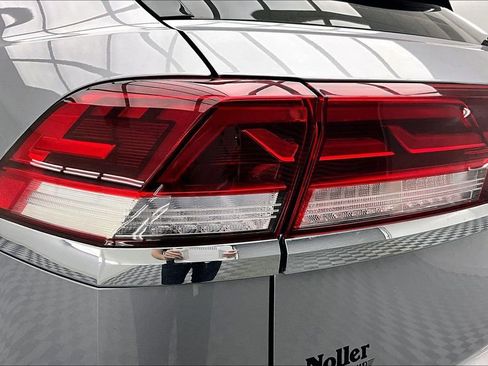 Used 2025 Volkswagen Atlas Cross Sport SE image 30