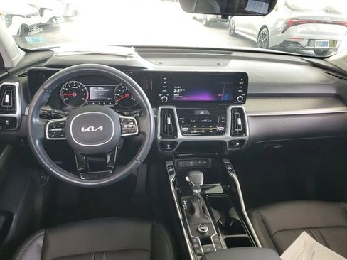 Certified 2022 Kia Sorento SX image 12