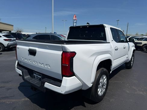 Used 2024 Toyota Tacoma SR5 AWD/4WD image 19