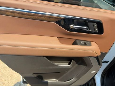 New 2026 Chevrolet Tahoe High Country AWD/4WD image 12