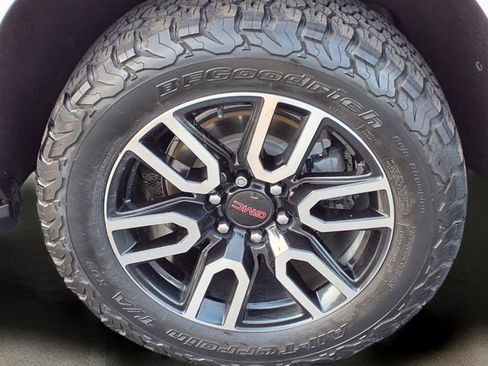 Used 2022 GMC Yukon XL AT4 image 32