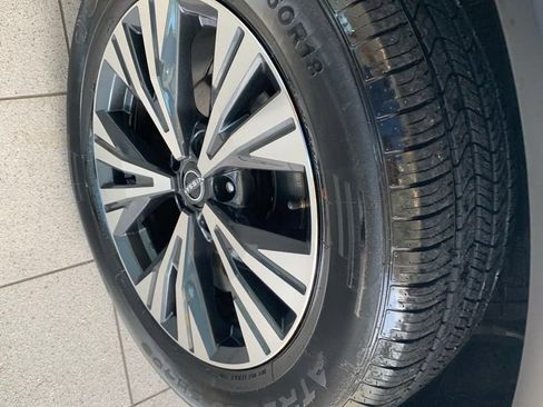 Used 2023 Nissan Rogue SV AWD/4WD image 16