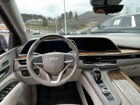 Used 2022 Cadillac Escalade Sport Platinum image 14