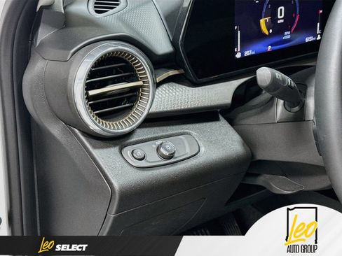 Used 2025 Chevrolet Trax ACTIV w/ Sunroof Package FWD image 12