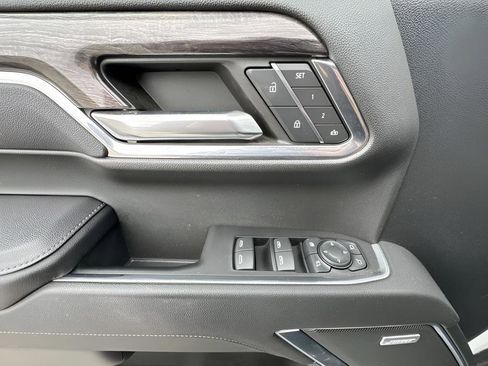 Used 2023 Chevrolet Silverado 1500 LTZ image 15