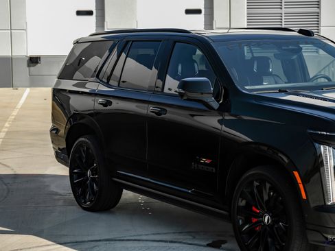 Used 2025 Cadillac Escalade V image 21