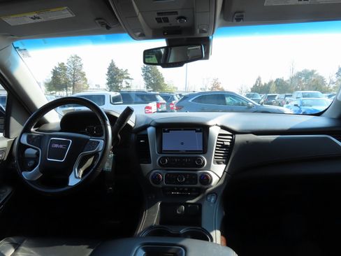 Used 2019 GMC Yukon XL SLT image 16