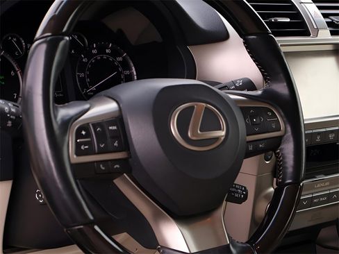Used 2021 Lexus GX 460 Premium w/ Accessory Package image 18