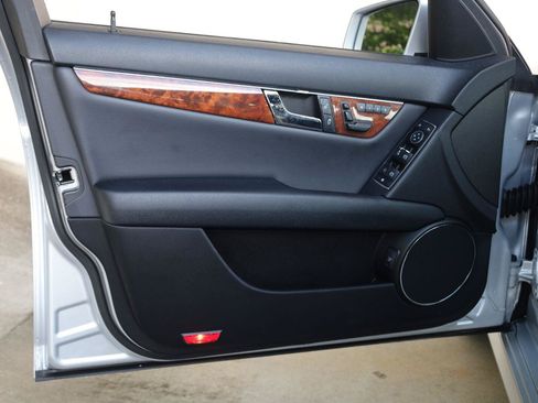 Used 2011 Mercedes-Benz C 300 4MATIC Sedan image 12