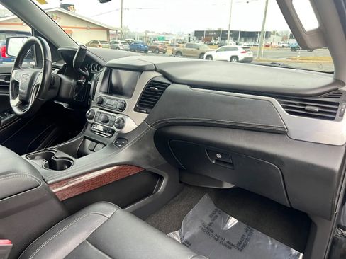 Used 2018 GMC Yukon XL SLT w/ Open Road Package image 16