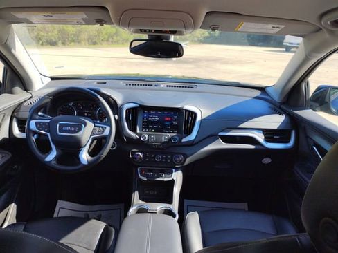 Used 2024 GMC Terrain SLT image 20
