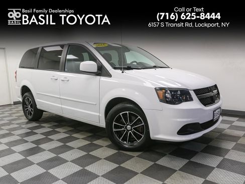 Used 2016 Dodge Grand Caravan SE image 1