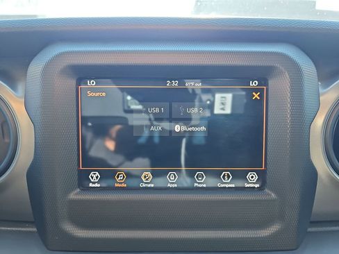 Used 2023 Jeep Gladiator Willys image 25