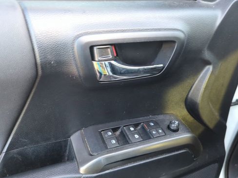 Used 2019 Toyota Tacoma TRD Off-Road image 9