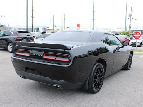 Used 2017 Dodge Challenger SXT RWD image 35