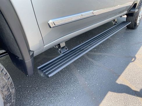 Used 2024 Chevrolet Silverado 2500 High Country w/ Technology Package image 9