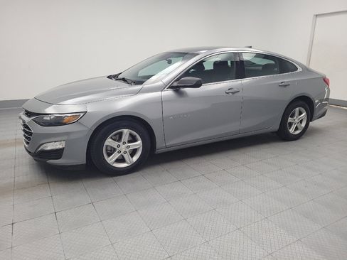 Used 2025 Chevrolet Malibu LS FWD image 2