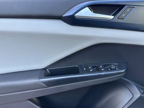 Used 2022 Volkswagen Taos SE image 11