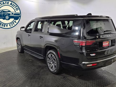 Used 2024 Jeep Wagoneer L Series II AWD/4WD image 5