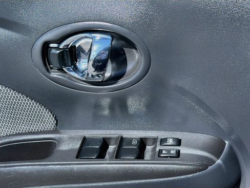 Used 2015 Nissan Versa SV FWD image 21
