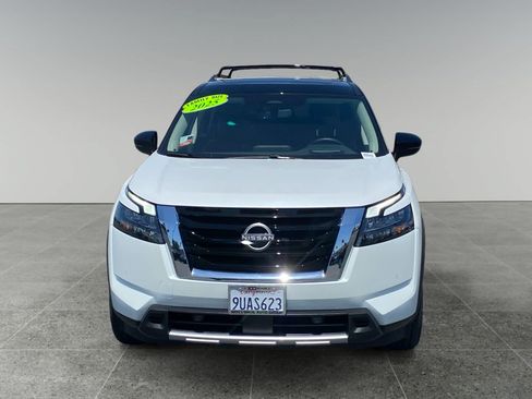 Used 2025 Nissan Pathfinder Platinum FWD image 8