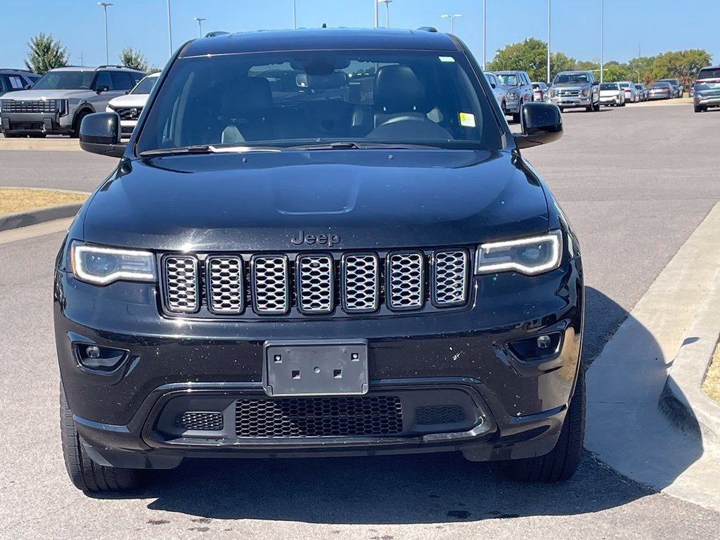 Used 2020 Jeep Grand Cherokee Altitude AWD/4WD image 2