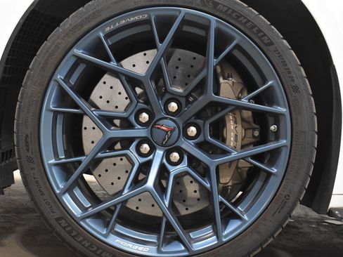 Used 2025 Chevrolet Corvette ZR1 w/ ZR1 Carbon Fiber Aero Package RWD image 32