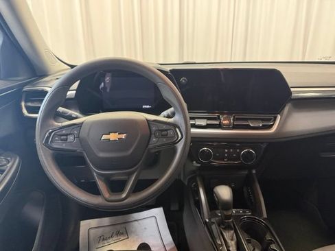 Used 2025 Chevrolet TrailBlazer LT AWD/4WD image 4