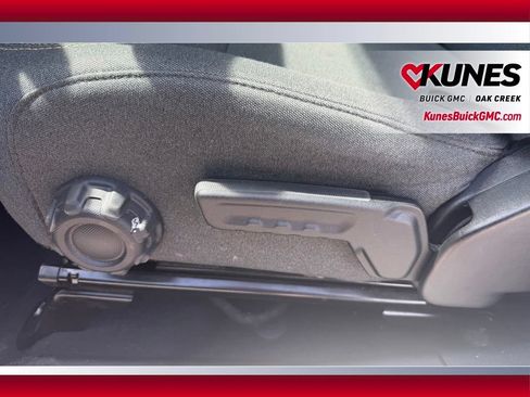 Used 2025 Jeep Wrangler Unlimited Sahara AWD/4WD image 14
