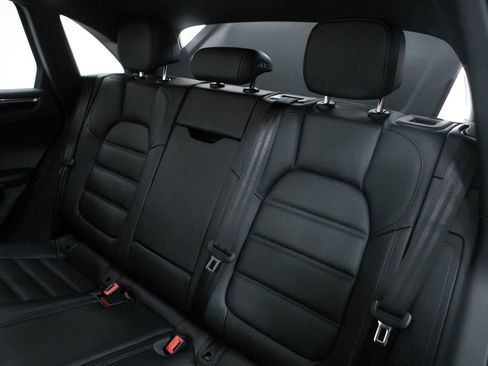 Certified 2026 Porsche Macan AWD/4WD image 38