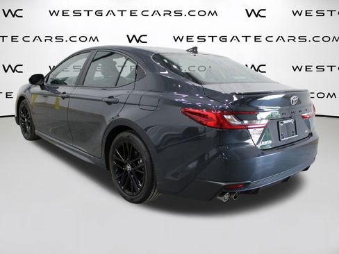 Used 2025 Toyota Camry SE image 3