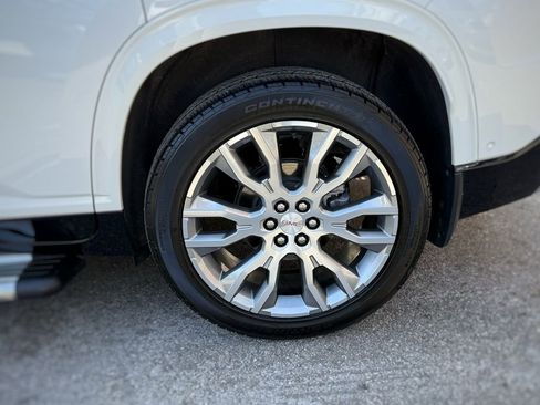 Used 2025 GMC Acadia Denali w/ Super Cruise Package FWD image 14