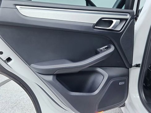 Used 2020 Porsche Macan Turbo image 38