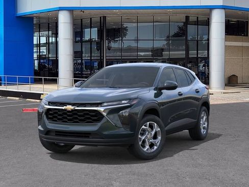 New 2026 Chevrolet Trax LS w/ LS Convenience Package FWD image 6
