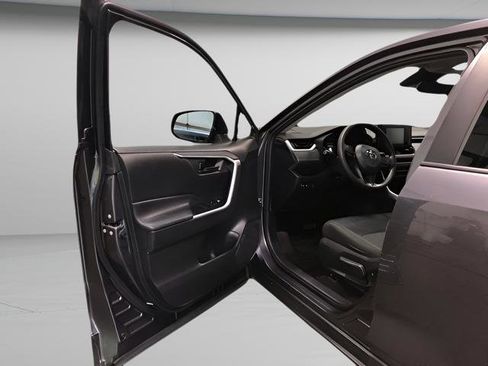 Used 2022 Toyota RAV4 LE AWD/4WD image 11