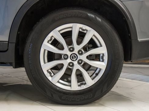 Used 2020 Nissan Rogue SV image 33