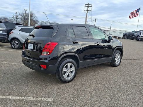 Used 2022 Chevrolet Trax LS w/ Tint and Cruise Package image 10