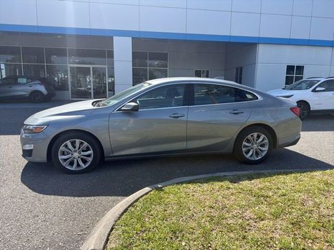 Used 2025 Chevrolet Malibu LT image 3